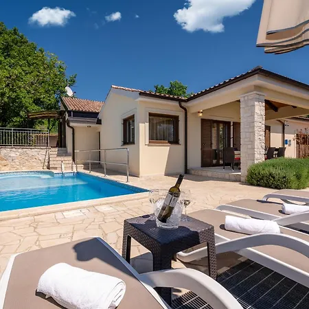 Сasa de vacaciones Bellavista Poletti Mit Pool Und Meerblick *